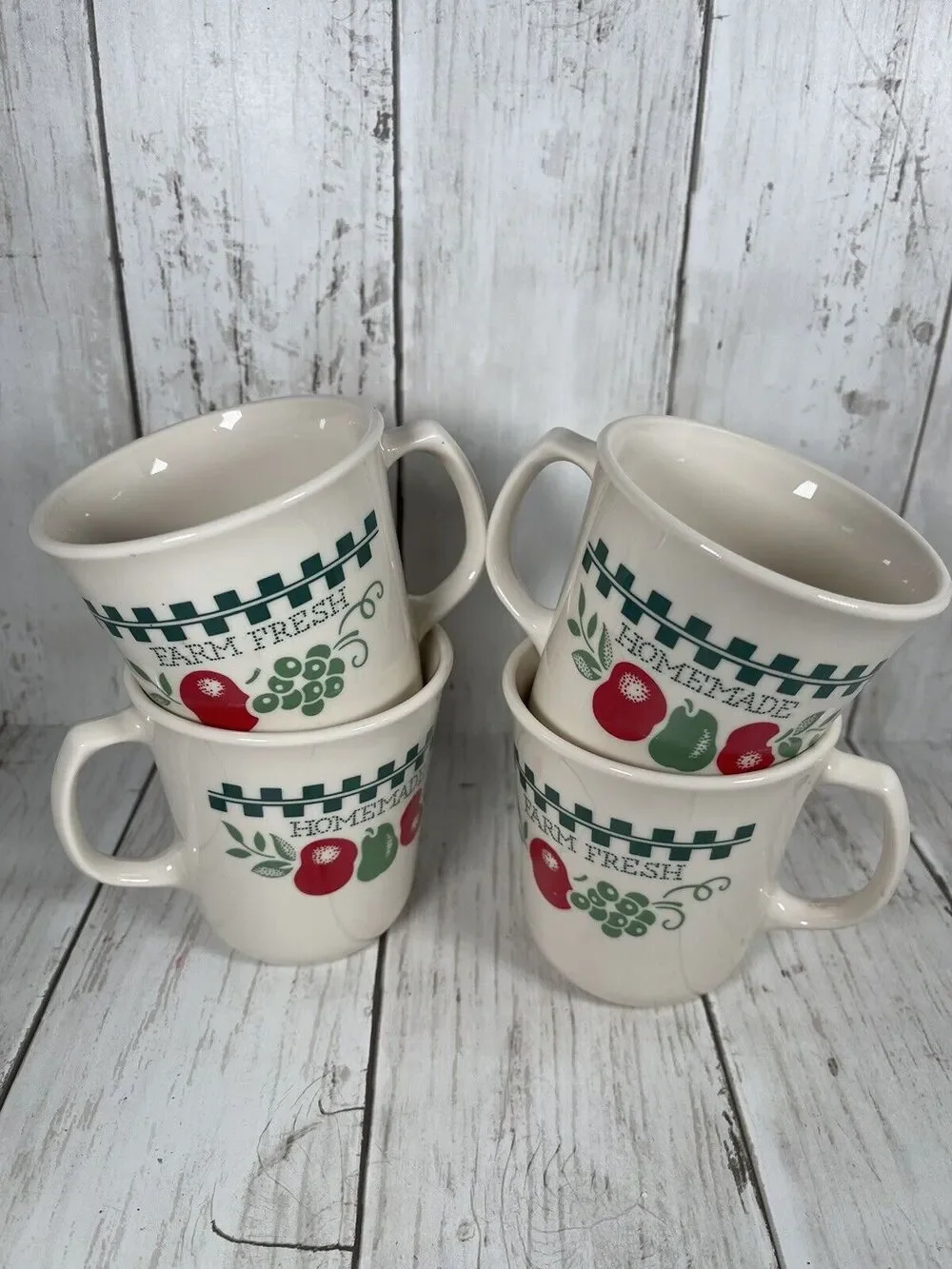 4 Corelle Corning Farm Fresh Coffee/Tea Mug Red Apples And Green
